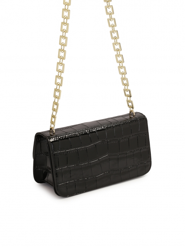 Czarna torebka z tłoczonej skóry na efektownym łańcuszku