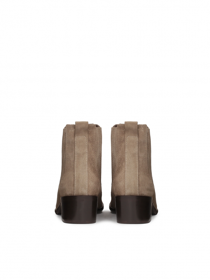 Ciemnobeżowe botki ze skóry zamszowej