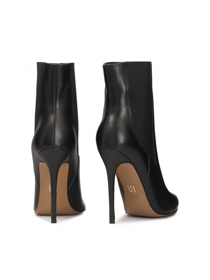 Czarne wsuwane botki na smukłym obcasie