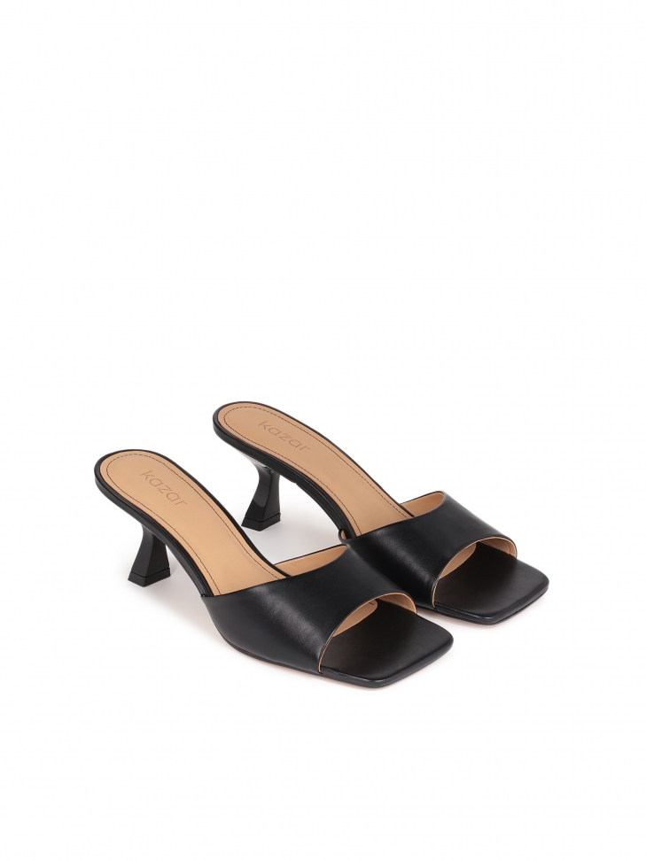 Czarne skórzane klapki damskie z kwadratowym noskiem