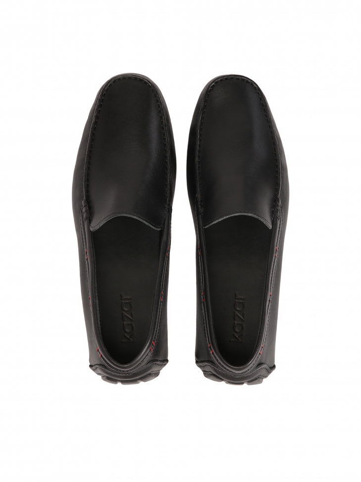 Czarne mokasyny z czerwonym akcentem