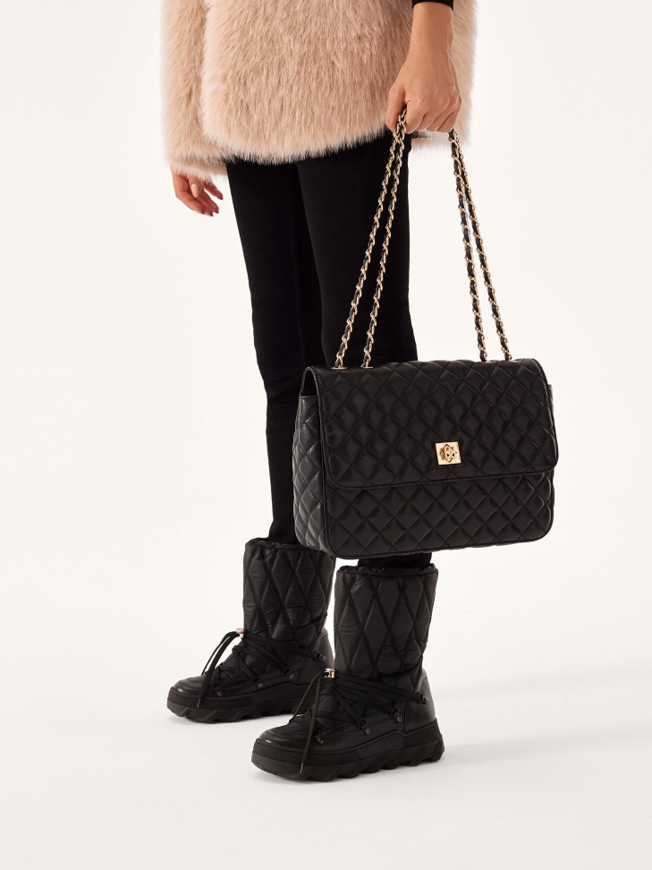 Skórzana czarna torebka na ramię w pikowany wzór