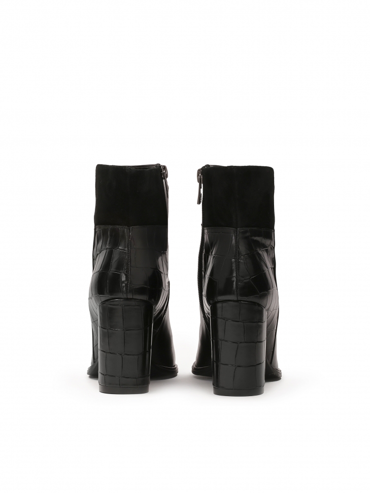 Czarne botki na słupku z łączonych materiałów