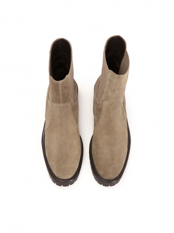 Wsuwane zamszowe botki na płaskiej podeszwie