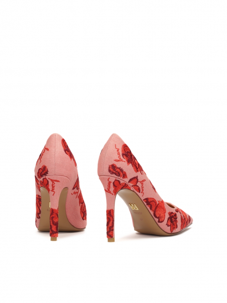 Oryginalne różowe szpilki ozdobione kwiecistym wzorem