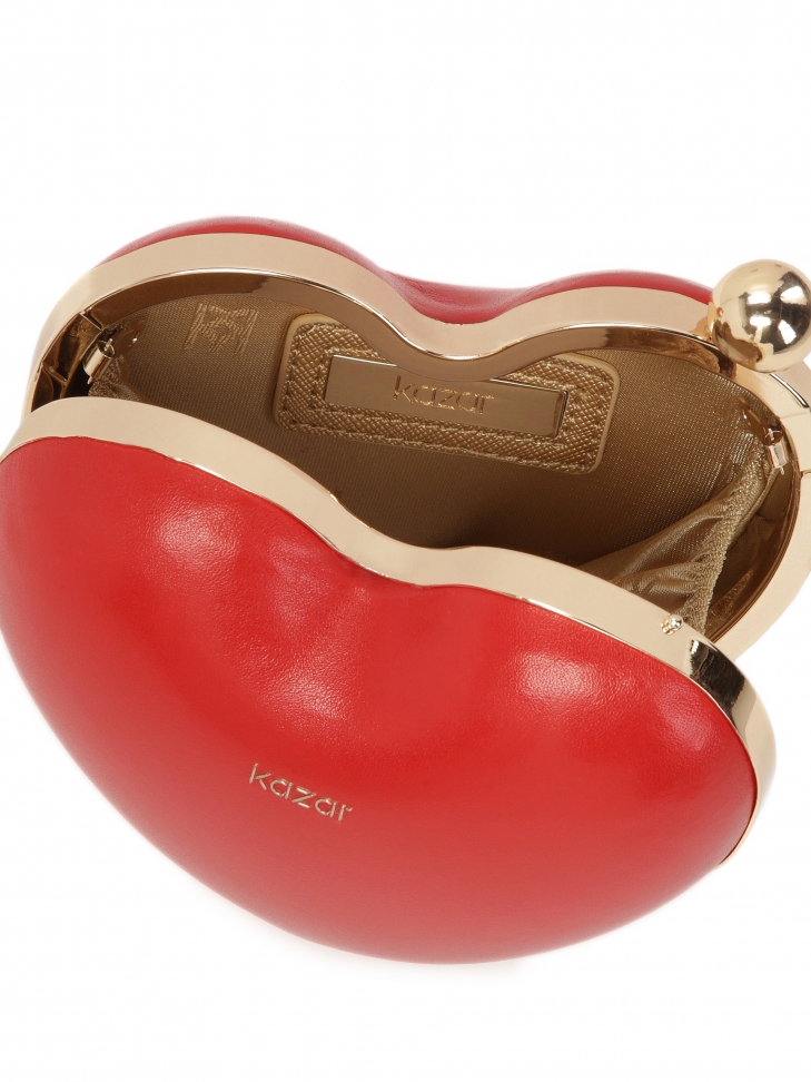 Mała czerwona torebka w kształcie serca