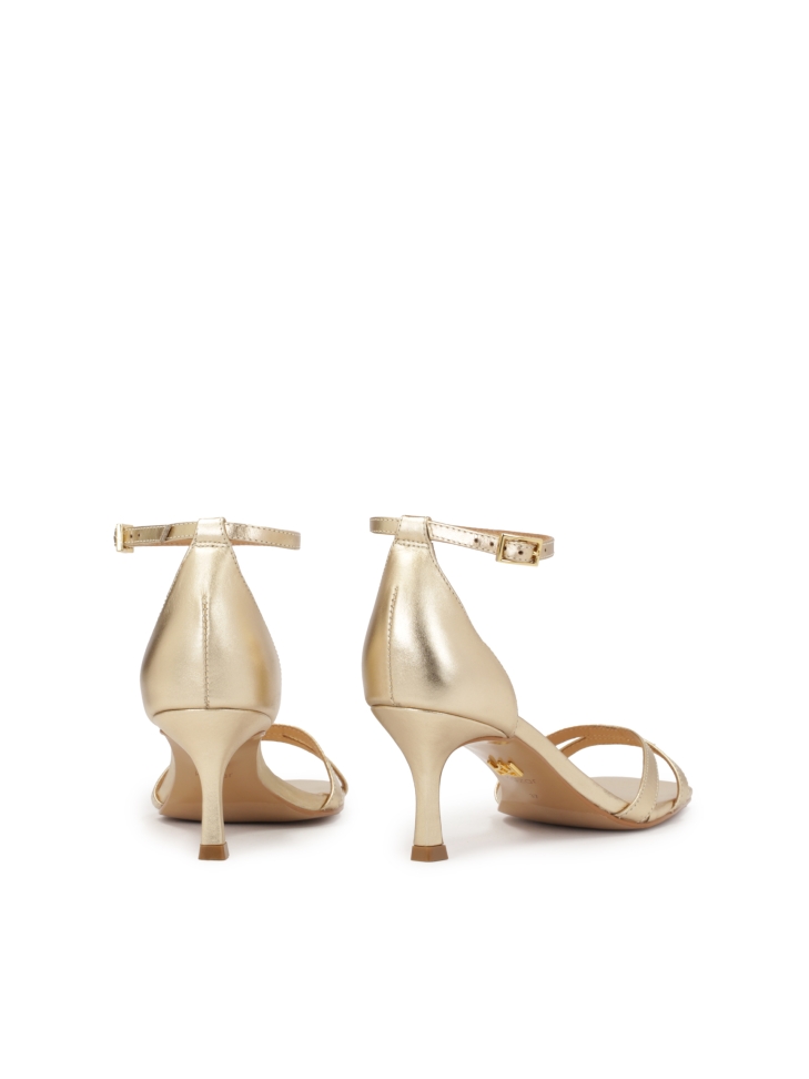 Złote skórzane sandały na niskim obcasie