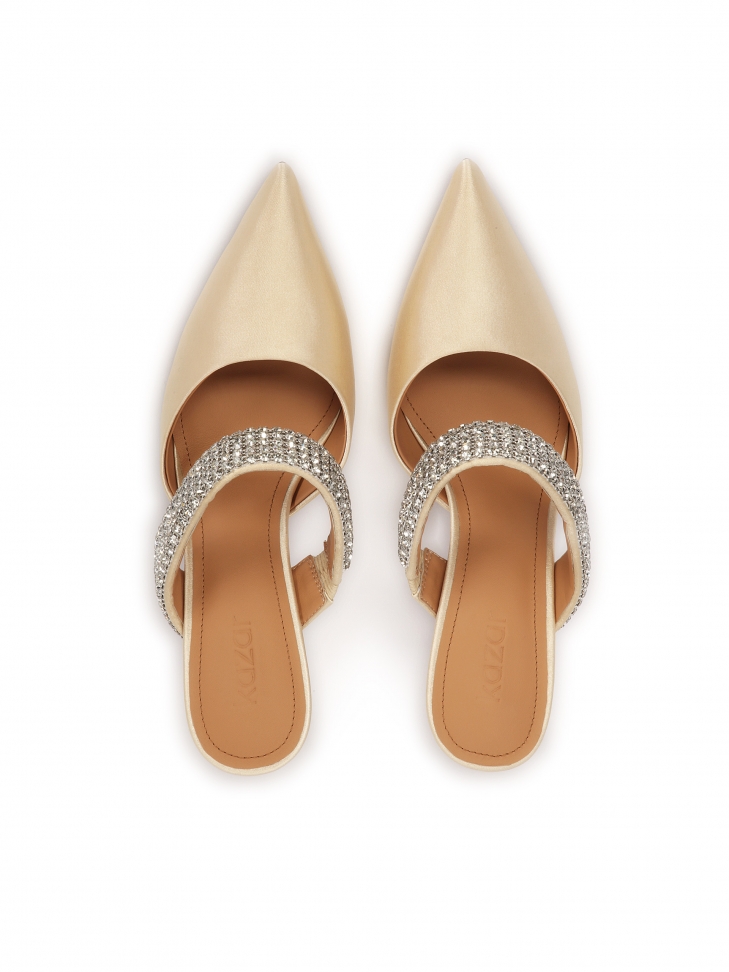 Eleganckie klapki ślubne z pełnym noskiem i biżuteryjną ozdobą