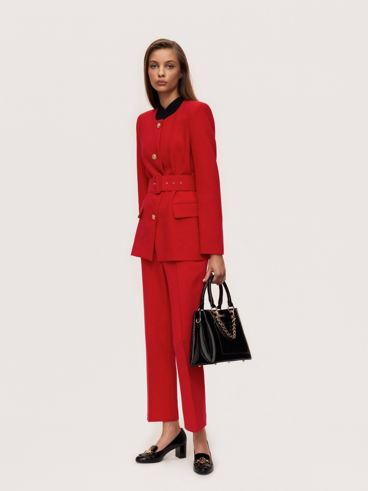 Lakierowane czarne czółenka damskie ozdobione frędzlami