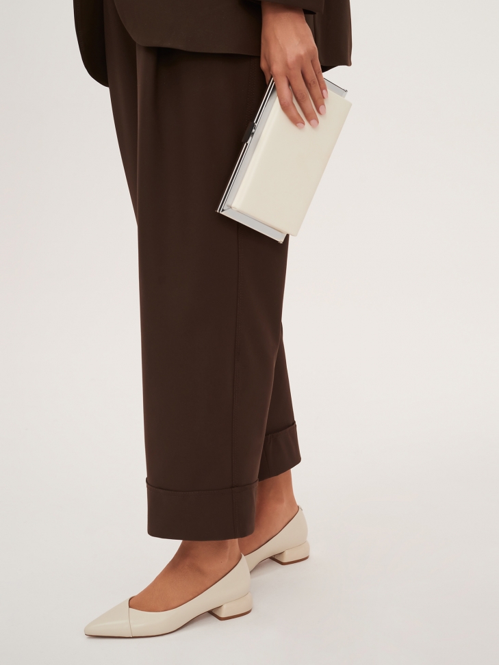 Kopertówka damska w kolorze amanej bieli