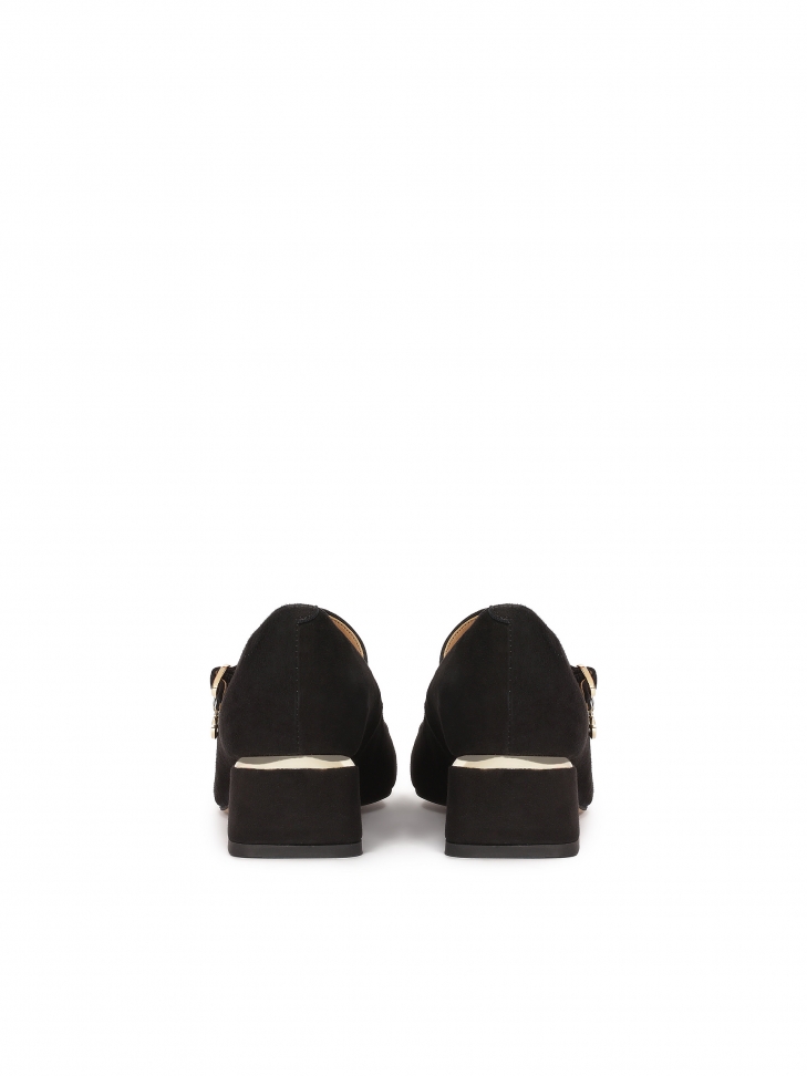 Zamszowe czółenka z paskiem na podbiciu