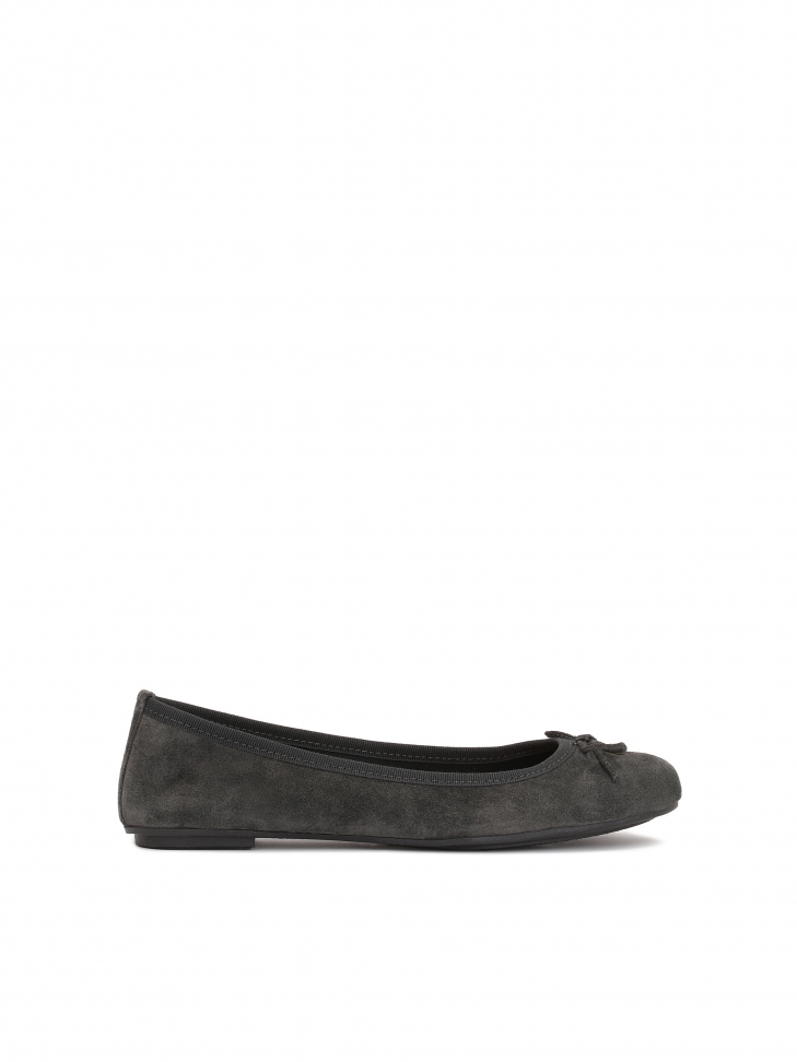 Minimalistyczne zamszowe baleriny z kokardą
