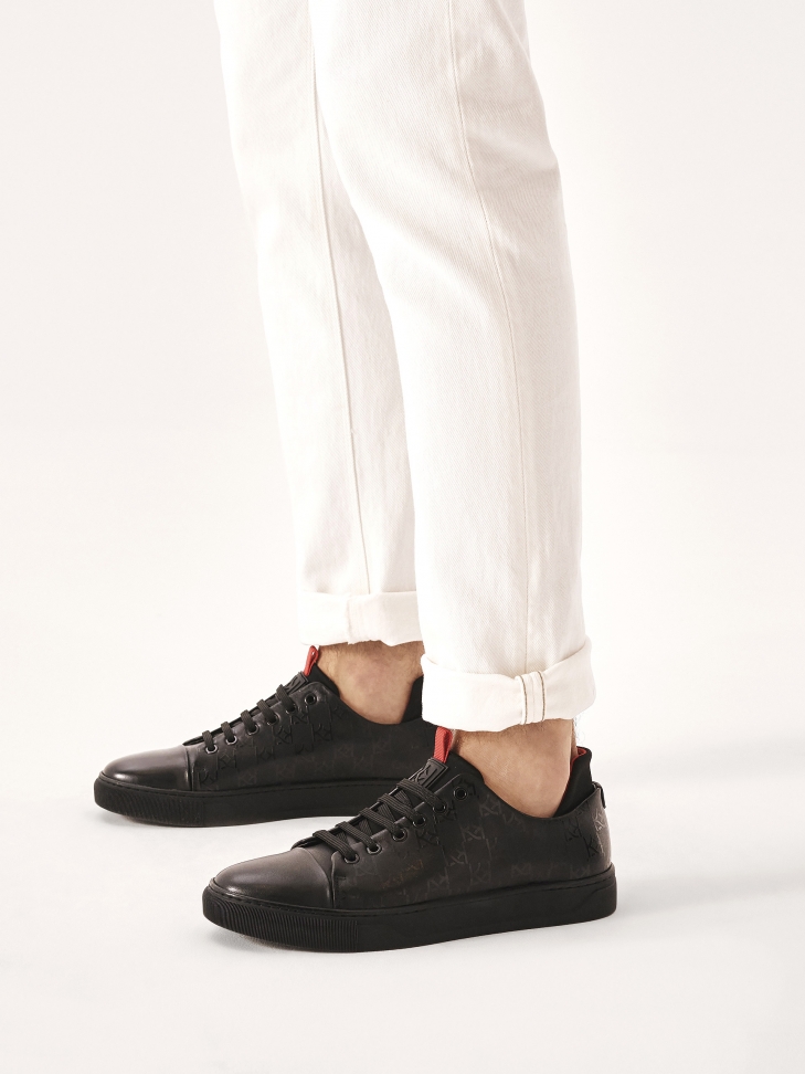 Sneakersy w monogramy z wysokim zapiętkiem