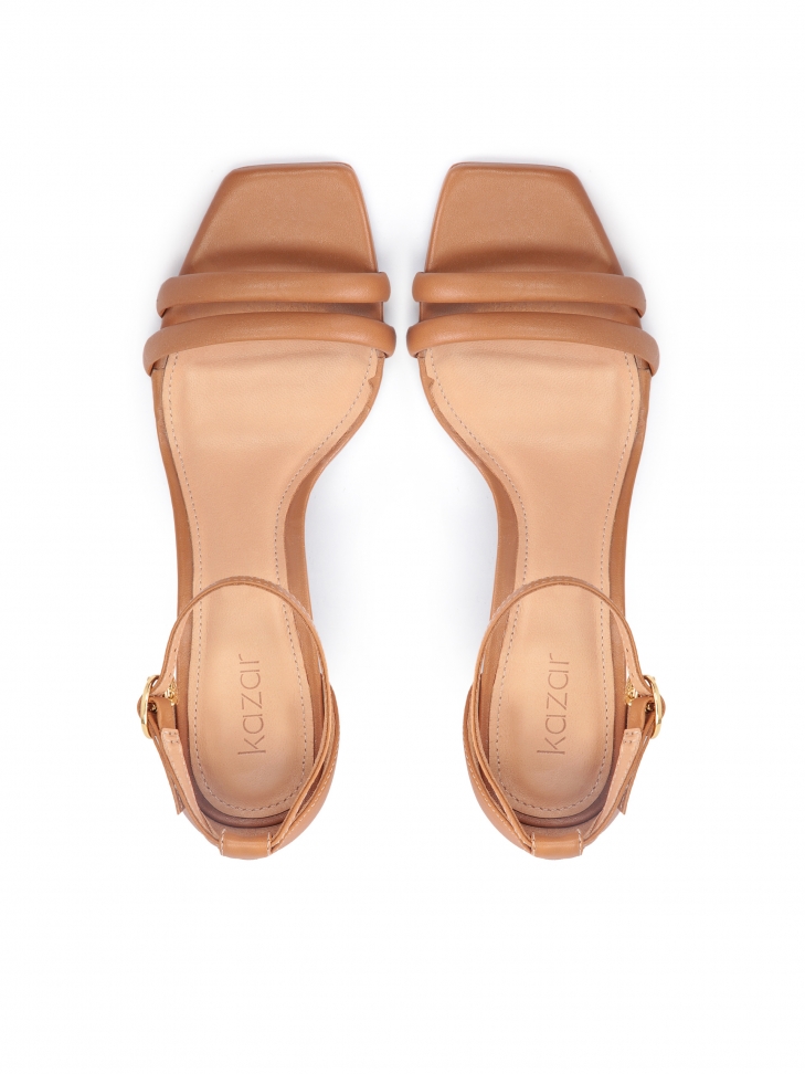 Jasnobrązowe sandały z obcasem w kształcie klepsydry