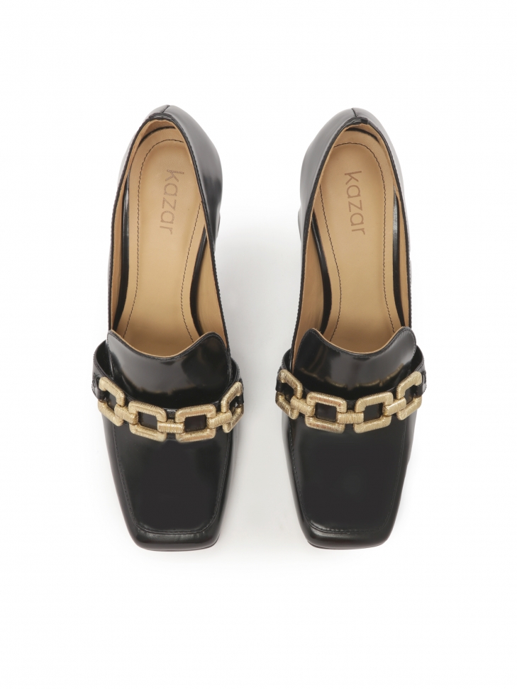 Skórzane czółenka na słupku z biżuteryjną ozdobą