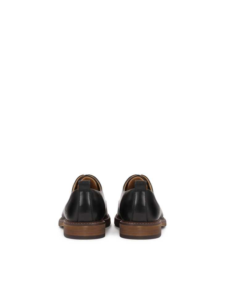 Półformalne półbuty męskie w czarnym kolorze