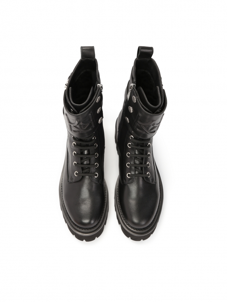 Czarne skórzane trzewiki w militarnym stylu