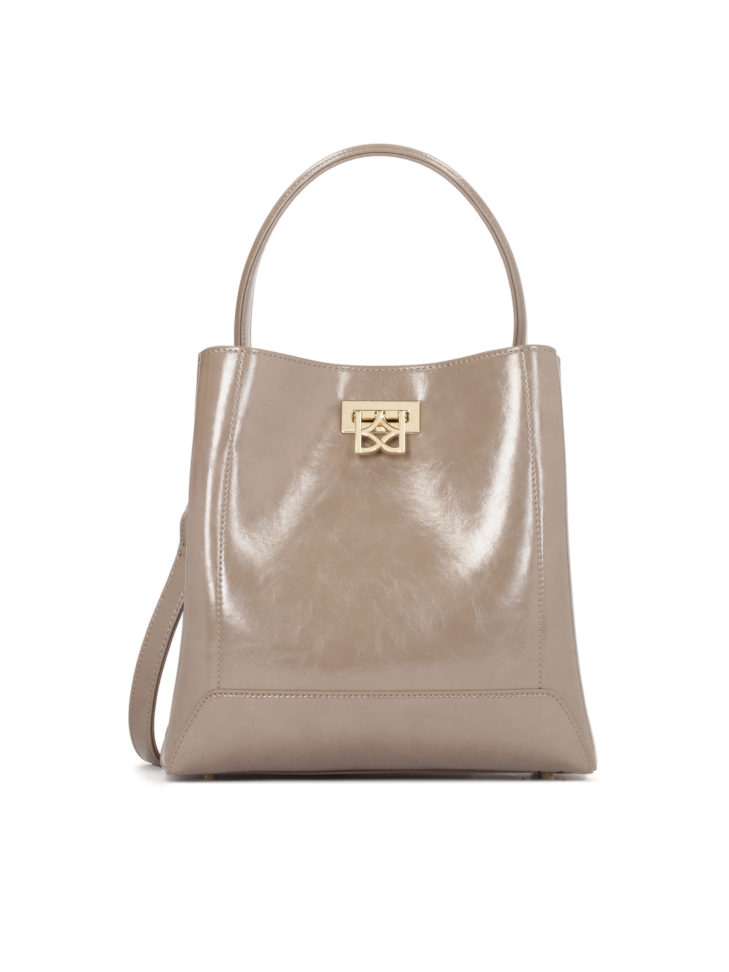 Skórzana torebka z eleganckim zapięciem