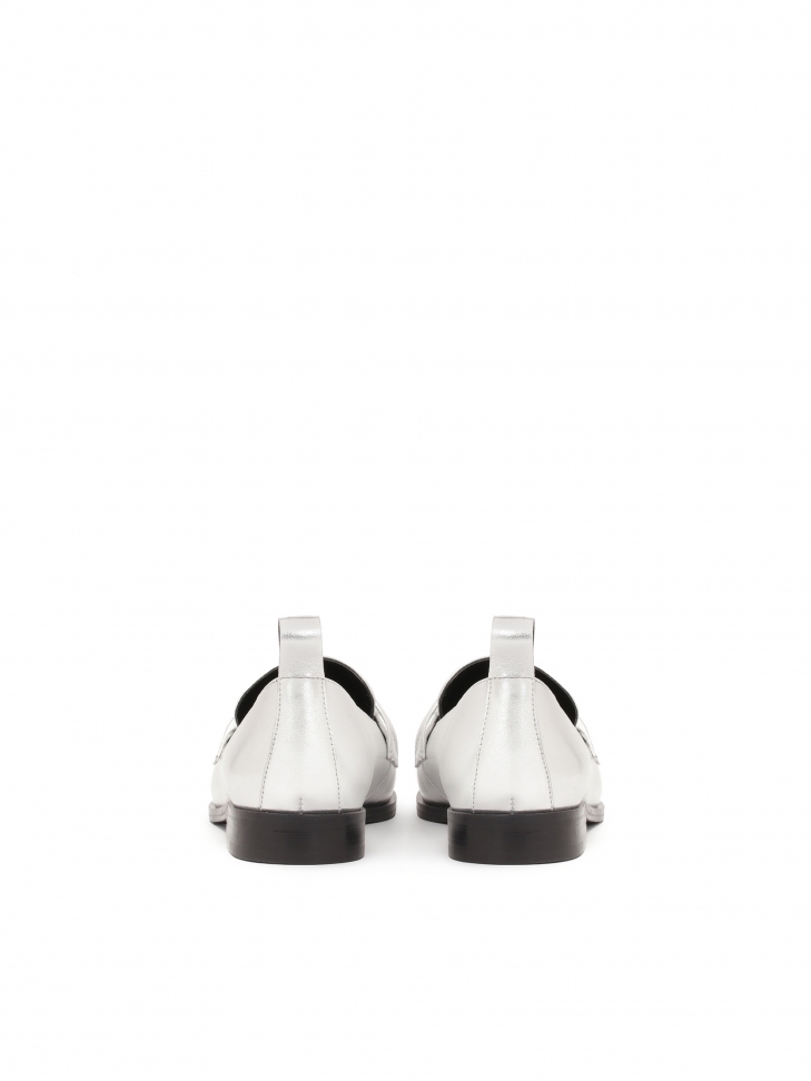 Srebrne półbuty z kwadratowymi noskami