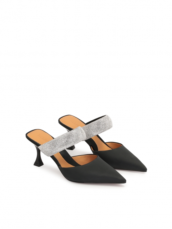 Czarne klapki na obcasie z tkaniny