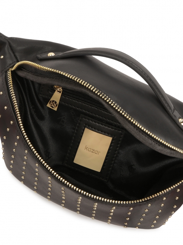 Praktyczna skórzana nerka zdobiona nitami