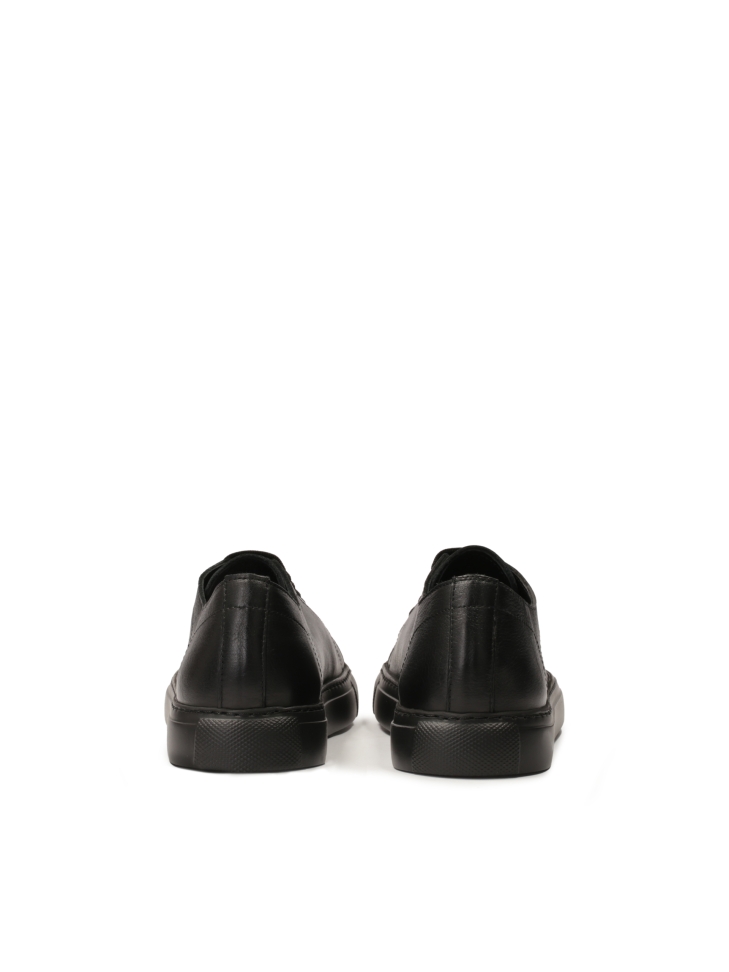 Niskie czarne sneakersy