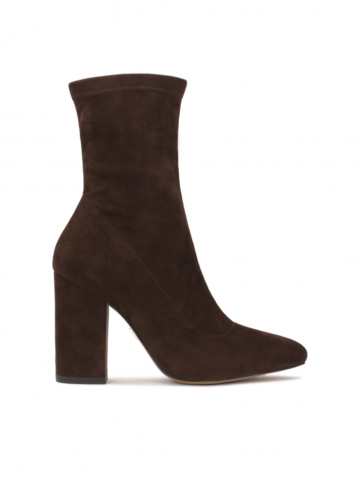 Ciemnobrązowe botki z tkaniny na słupku