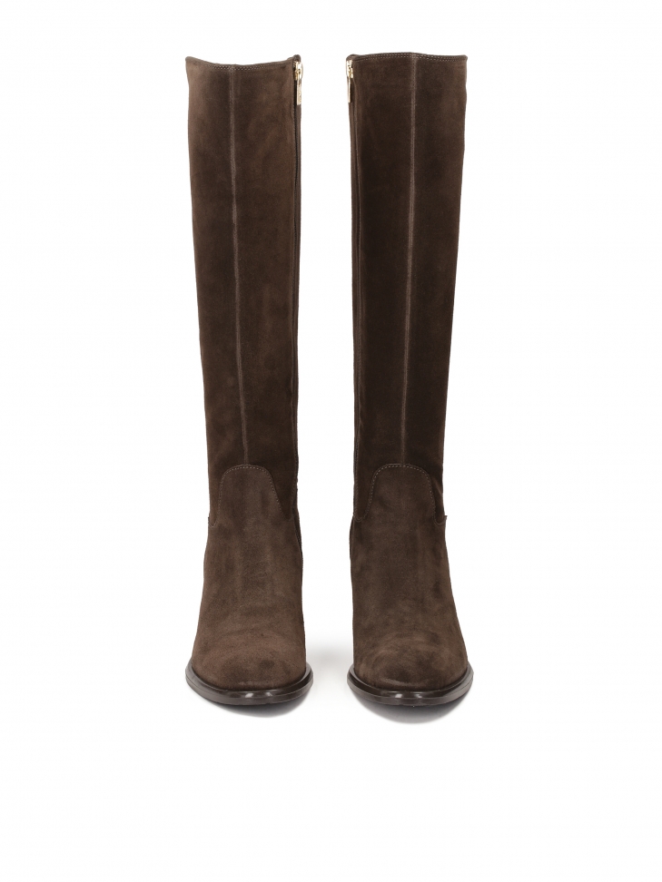 Brązowe zamszowe kozaki z elastyczną gumą i suwakiem