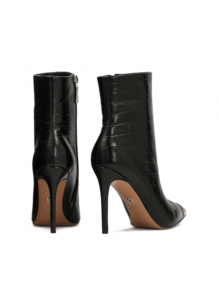 Kobiece botki z tłoczonej skóry ze spiczastym metalowym noskiem