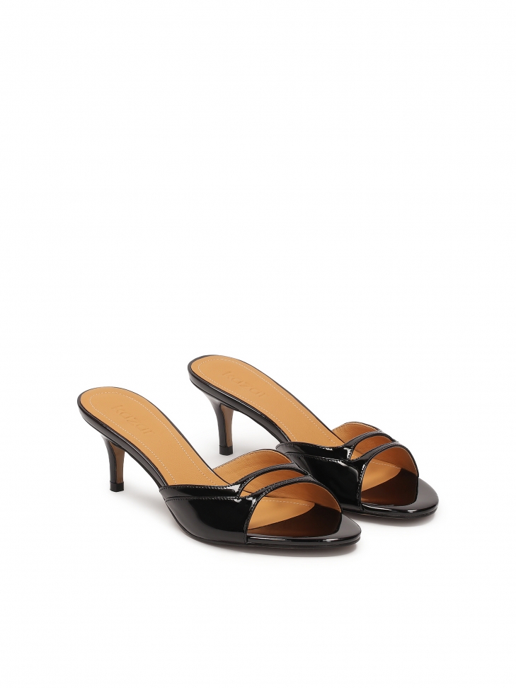 Klasyczne czarne klapki z wyciętą cholewką