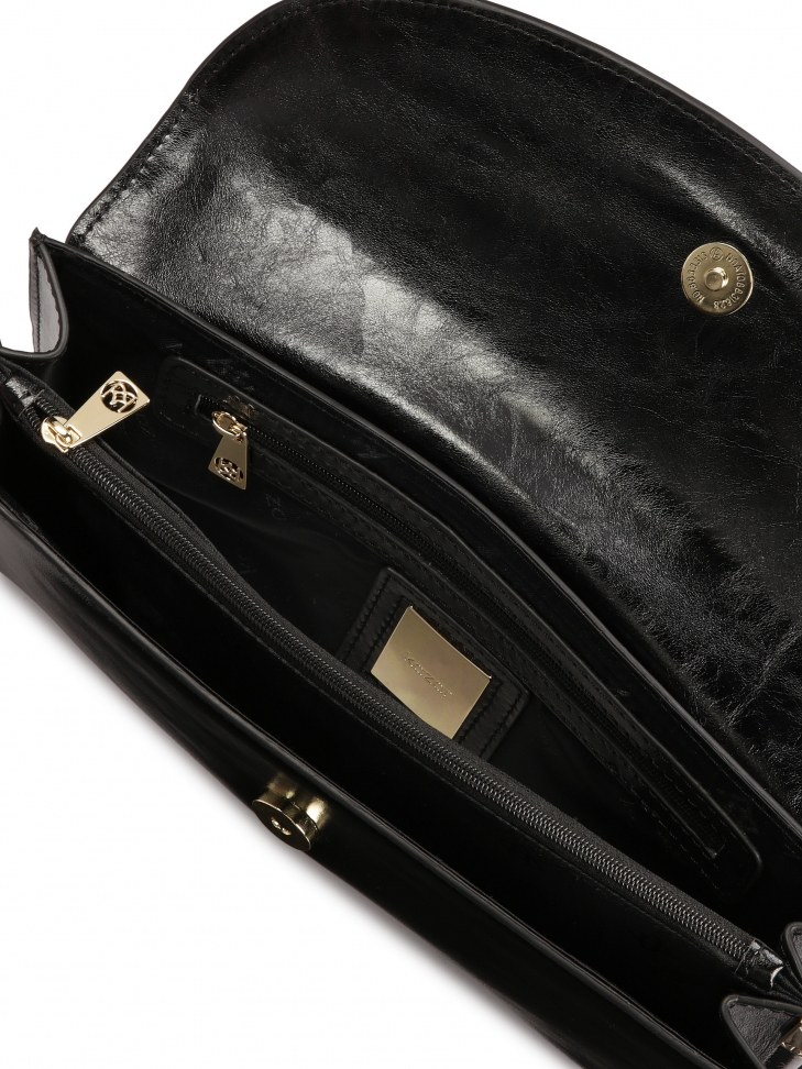 Mała podłużna torebka z dwoma paskami