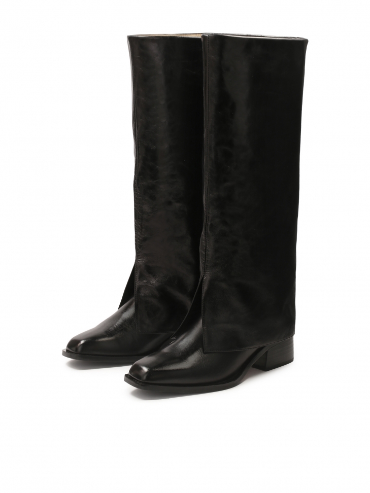 Skórzane czarne kozaki z wywiniętą cholewką