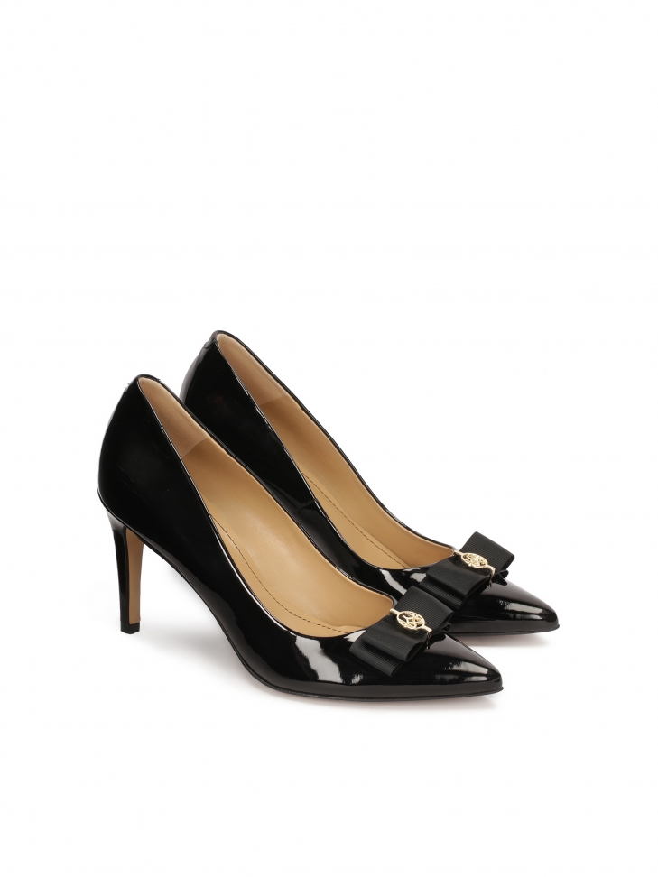 Lakierowane czółenka z kokardą