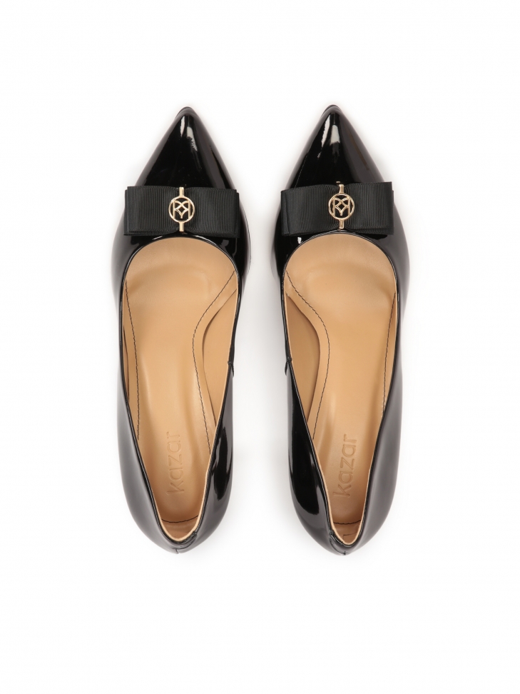 Lakierowane czółenka z kokardą