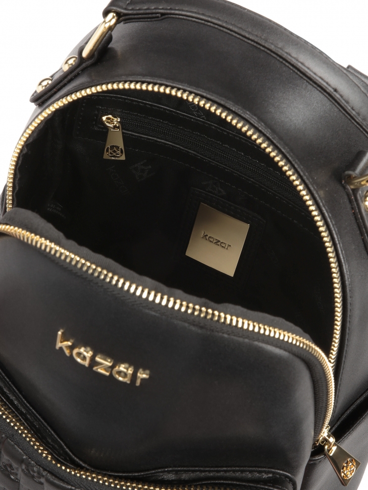 Czarny skórzany plecak zdobiony tłoczonym wzorem