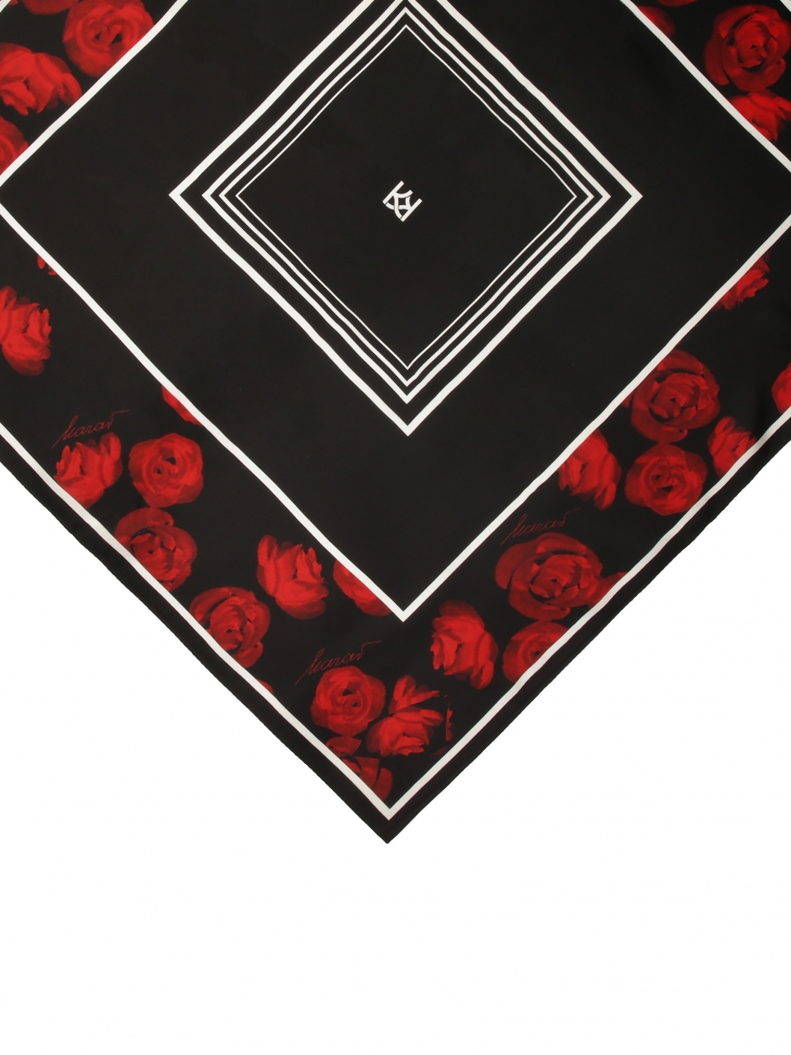 Czarna apaszka z jedwabiu w kwiecisty wzór