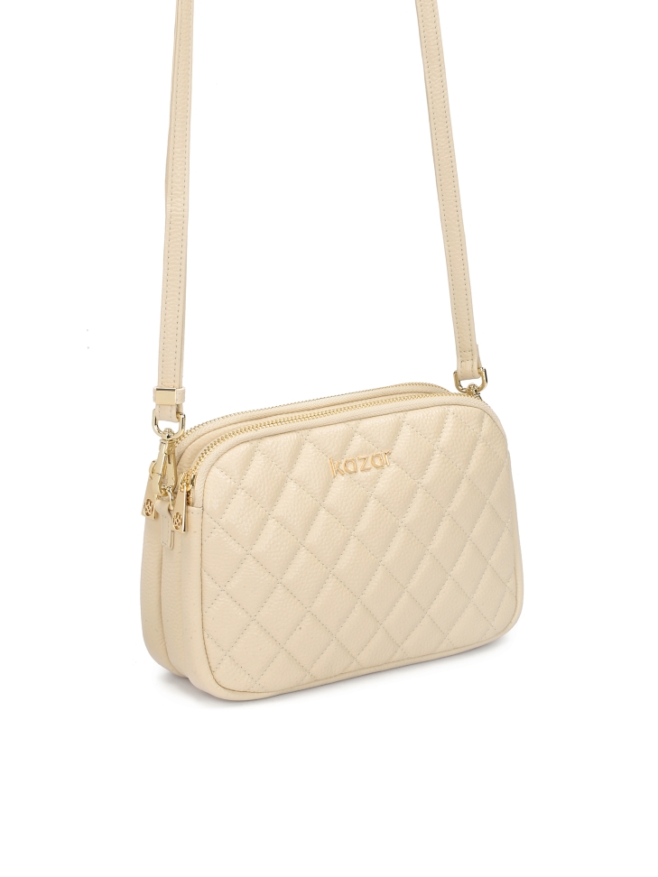 Skórzana torebka na pasku zdobiona pikowaniem