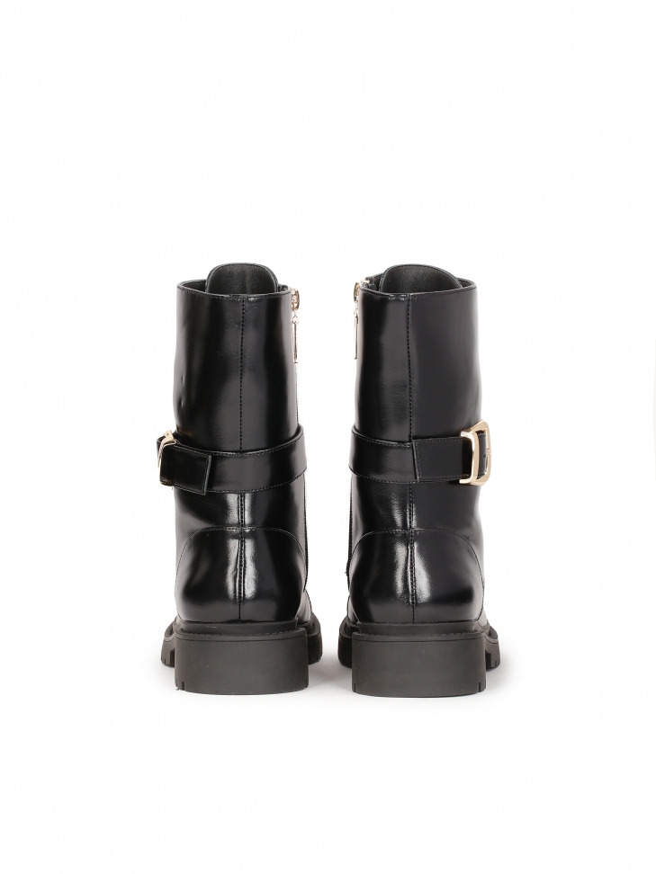 Płaskie trzewiki z odpinanym zdobionym paskiem