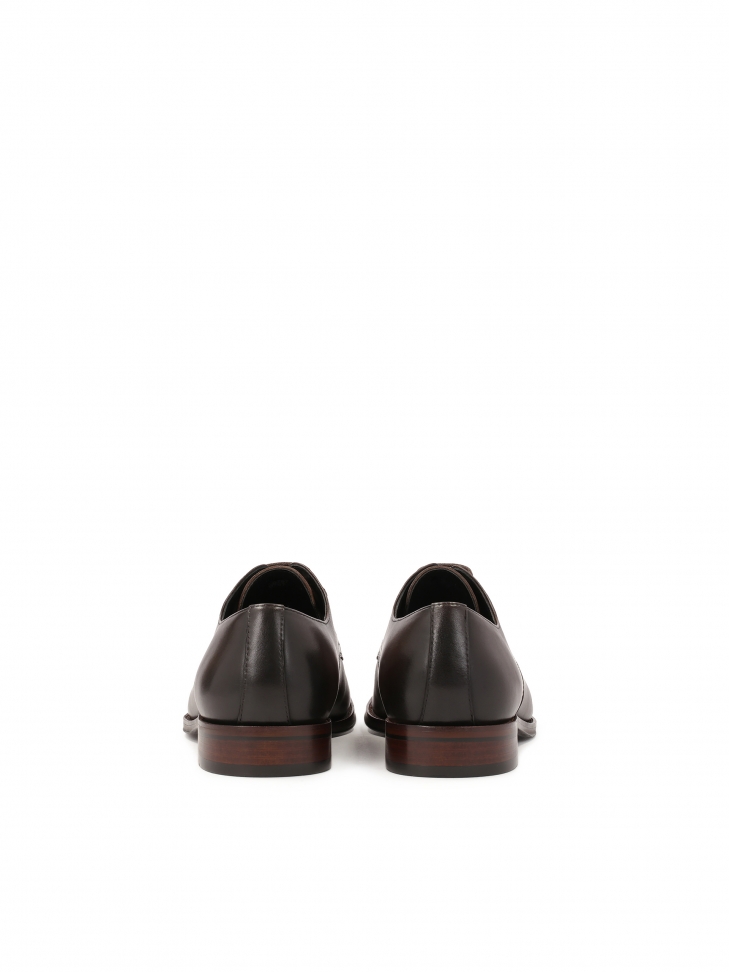 Klasyczne brązowe półbuty z otwartą przyszwą