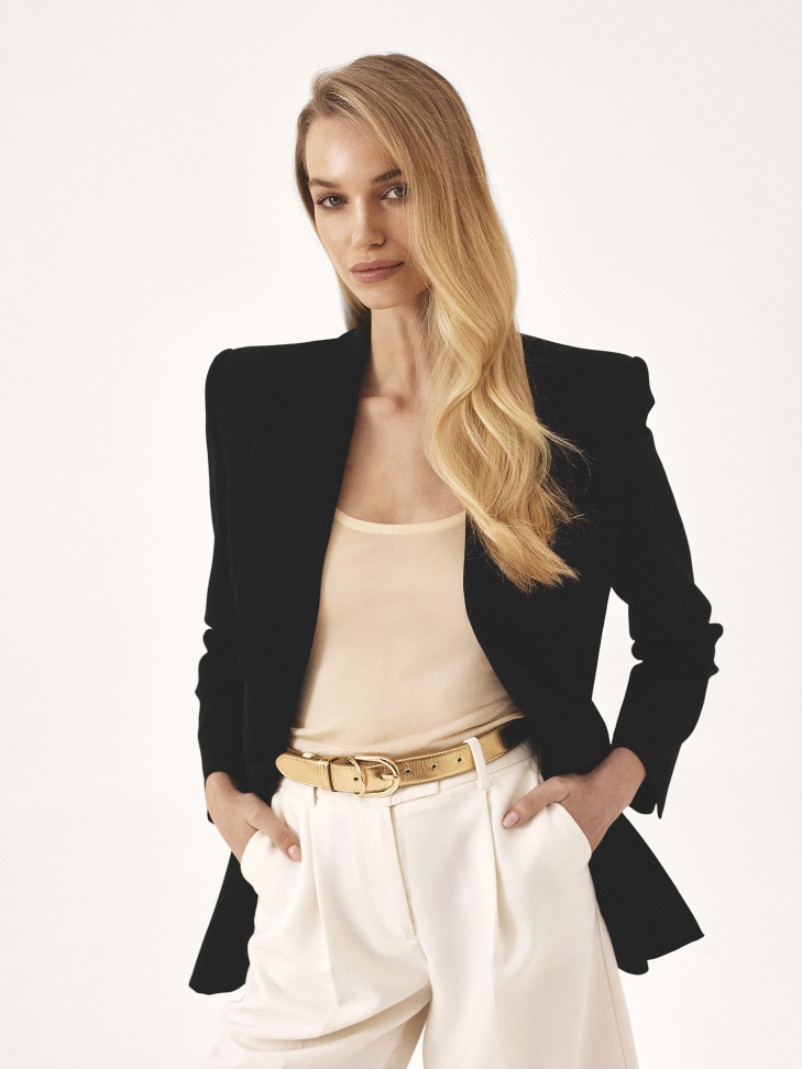 Złoty pasek z mieniącej się skóry