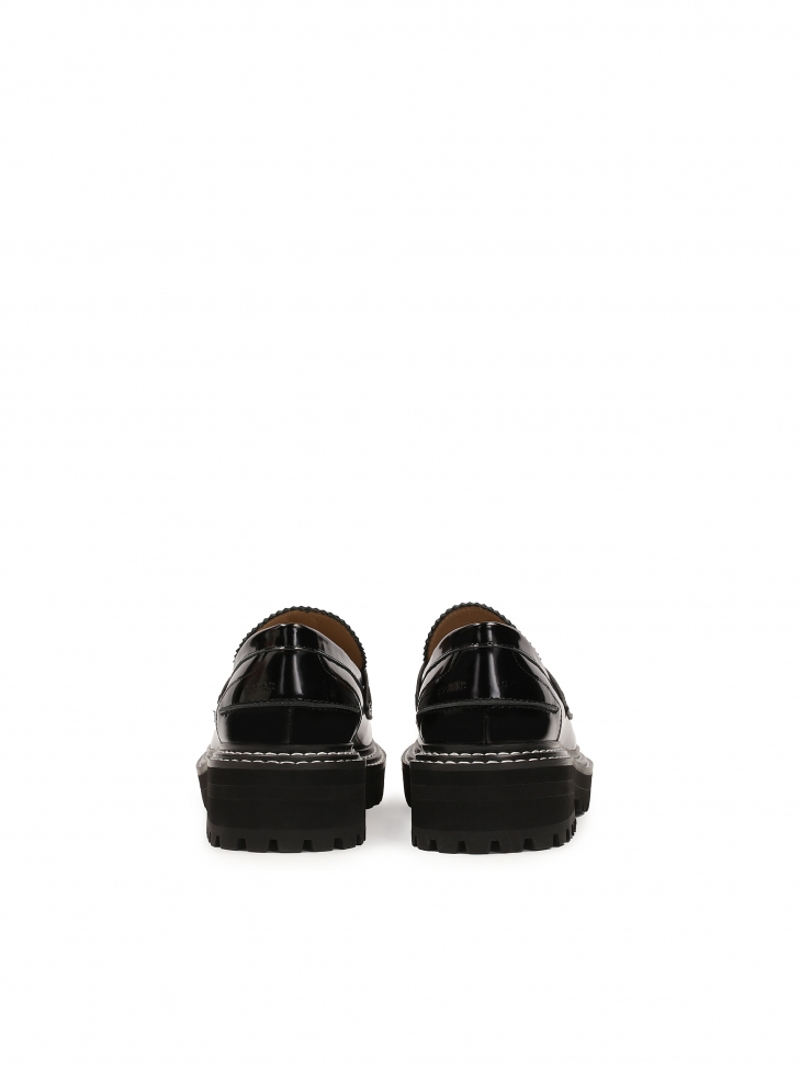 Lakierowane półbuty z podeszwą typu track