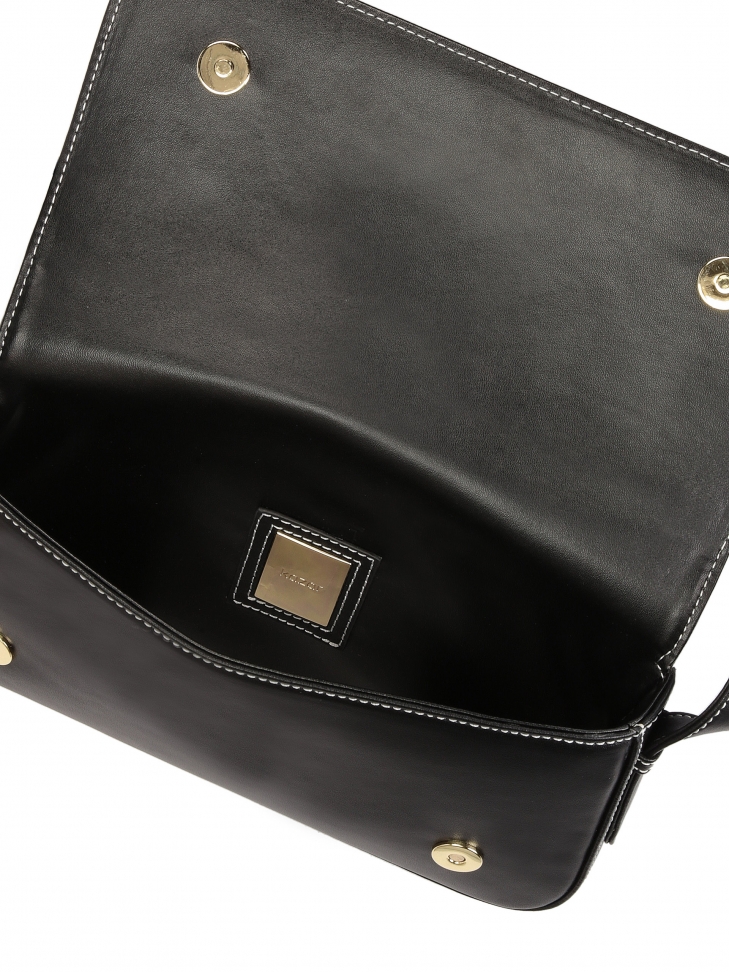 Czarna skórzana torebka w stylu minimal