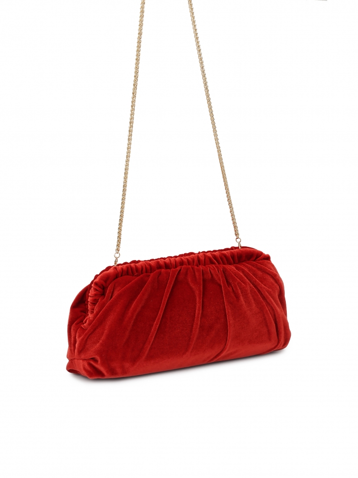 Czerwona torebka z tkaniny z dużymi kwiatami