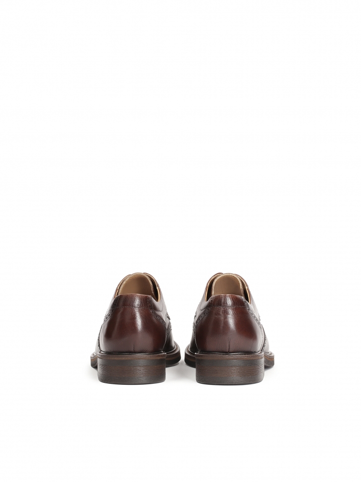 Brązowe półbuty ze zdobieniem