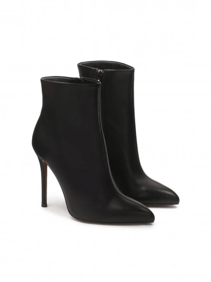 Klasyczne czarne botki na obcasie