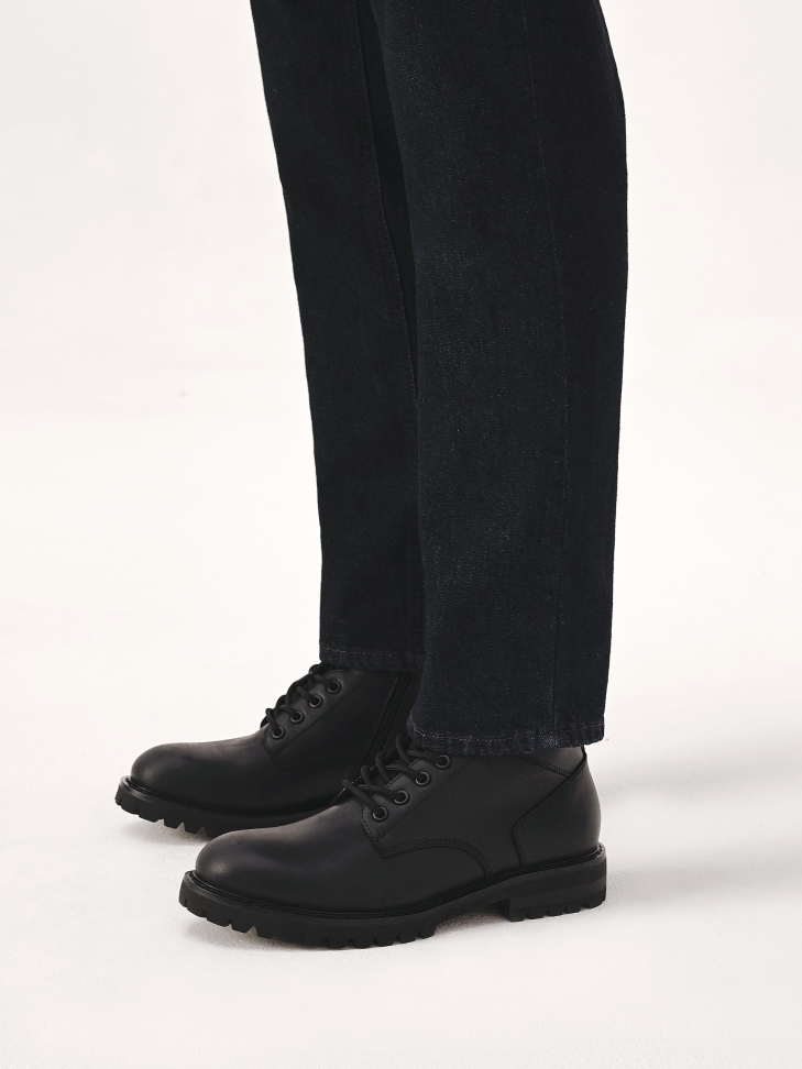 Czarne trzewiki z wodoodpornej skóry