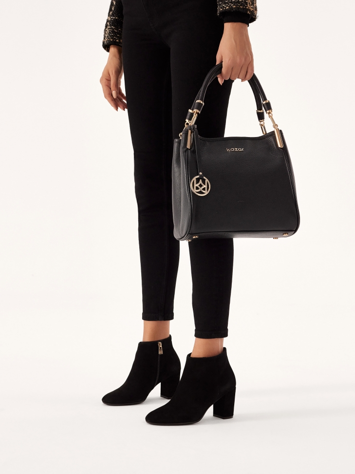 Klasyczne zamszowe botki na szerokim obcasie