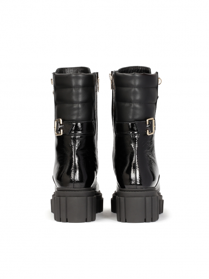 Trzewiki z wysoką cholewką i grubym obcasem