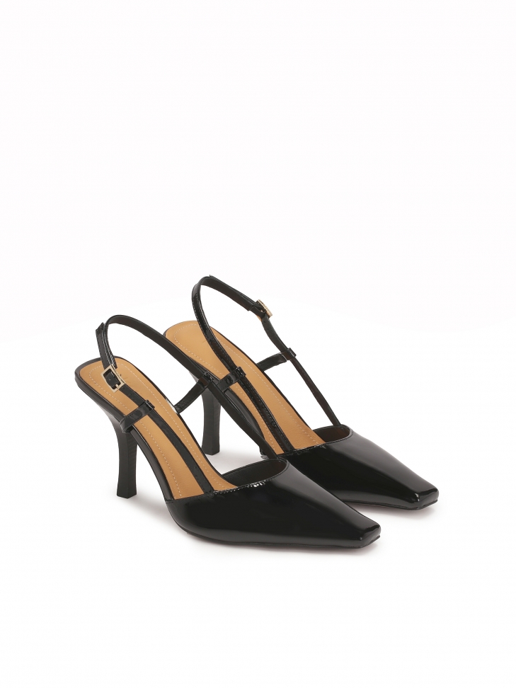 Lakierowane czółenka z odytą piętą