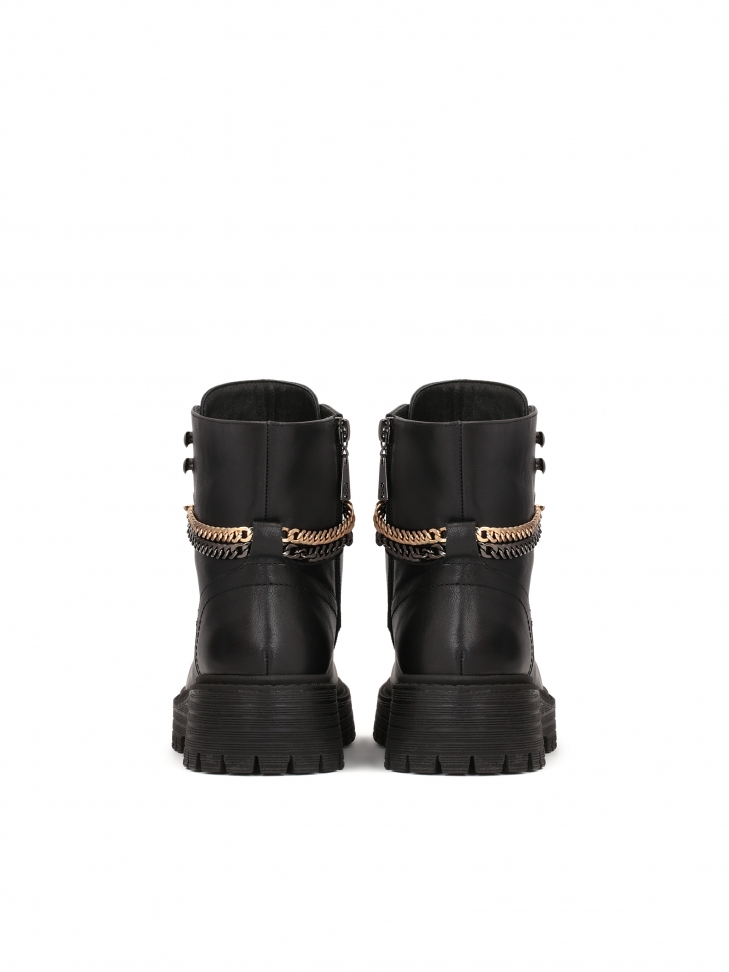 Czarne skórzane trzewiki z łańcuchami na podwyższonej podeszwie